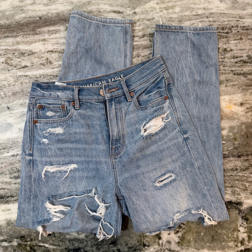 American Eagle High Rise 90’s Boyfriend Light Blue Ripped Jeans Size 0 Short